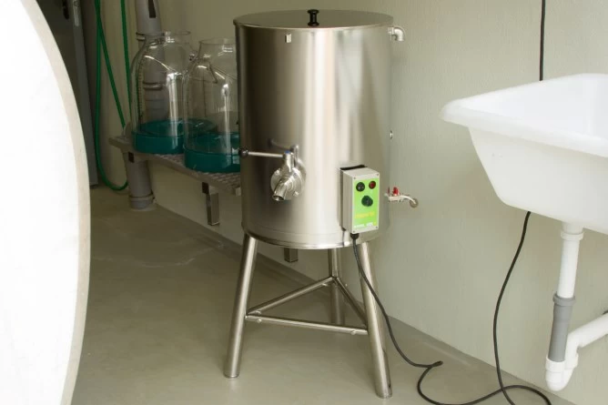 Емкость для подогрева молока 50, емкость для подогрева молока 50л, 2500Вт