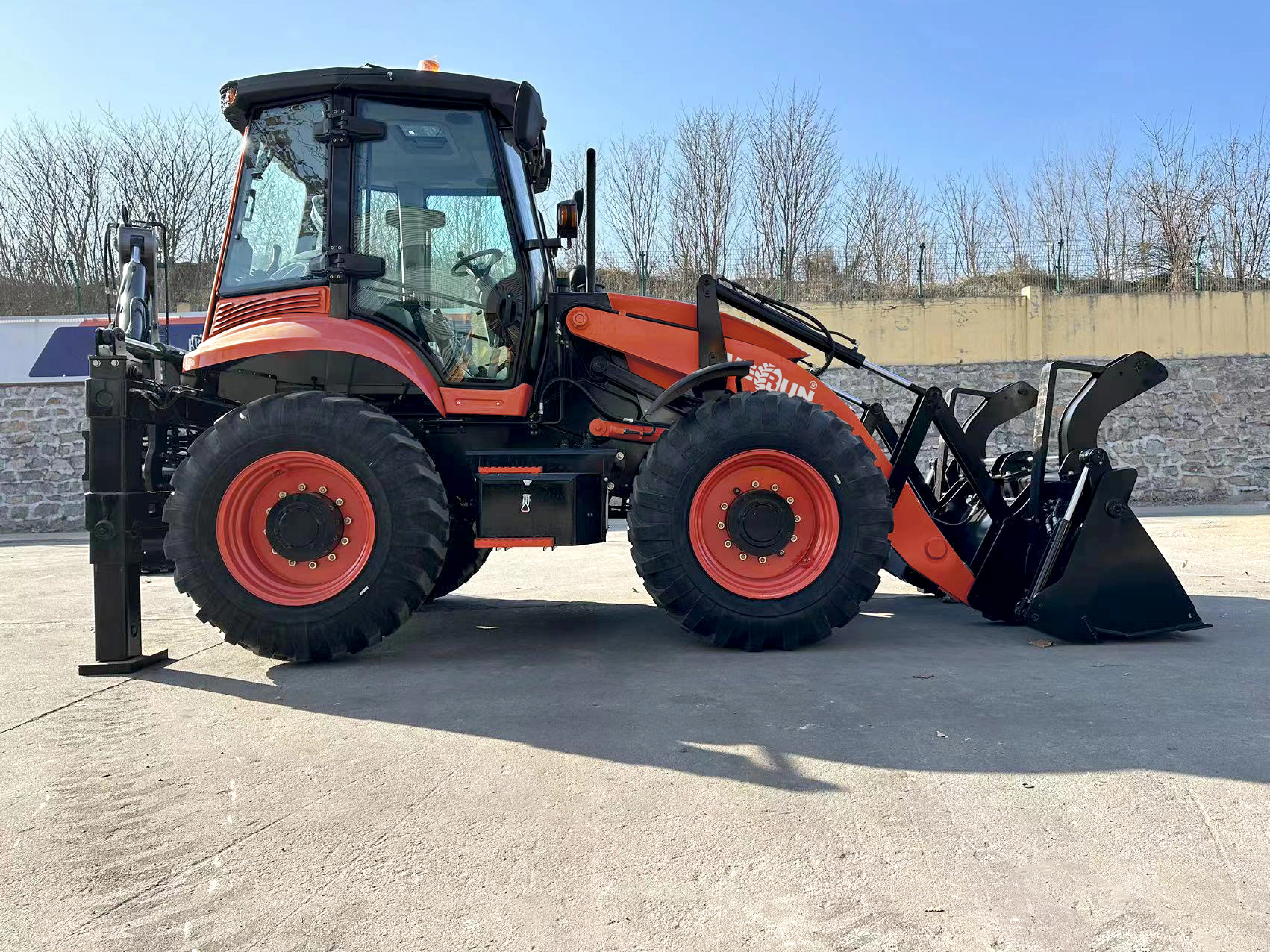 Экскаватор-погрузчик ERB100