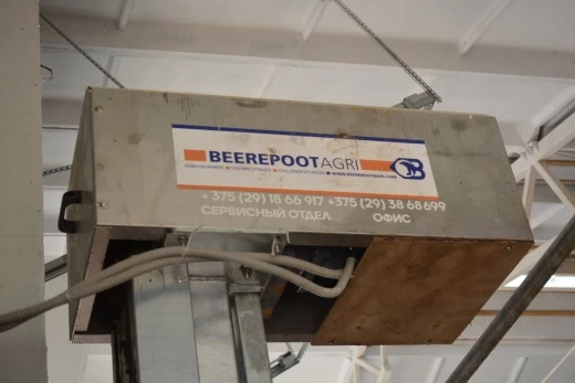 Скрепер цепной для уборки навоза в коровнике Бирипут Агри / Beerepoot  Agri