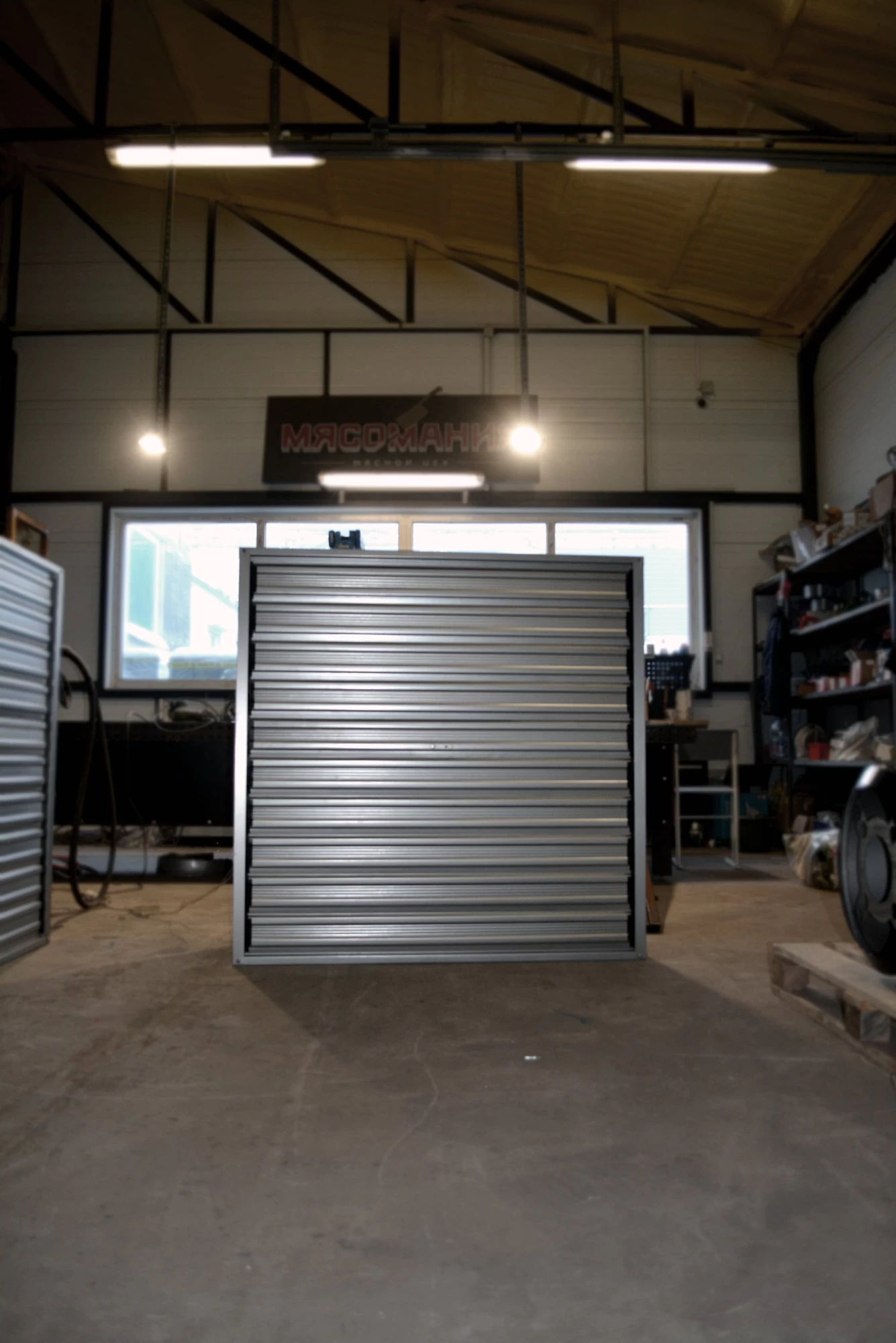 Торцевой  вентилятор CENTRIFUGAL BOX FAN 50'', 380В, 50Гц, 1.1Квт