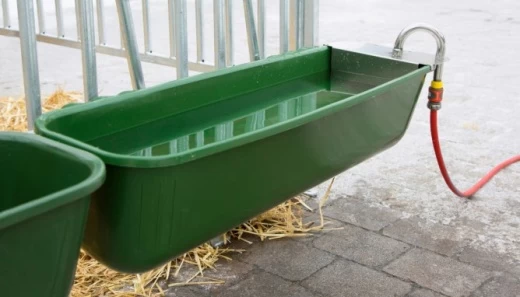 Кормушка с поплавковым клапаном