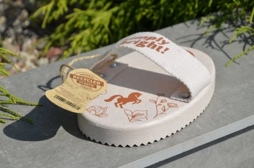 Щетка для лощади 16х11см